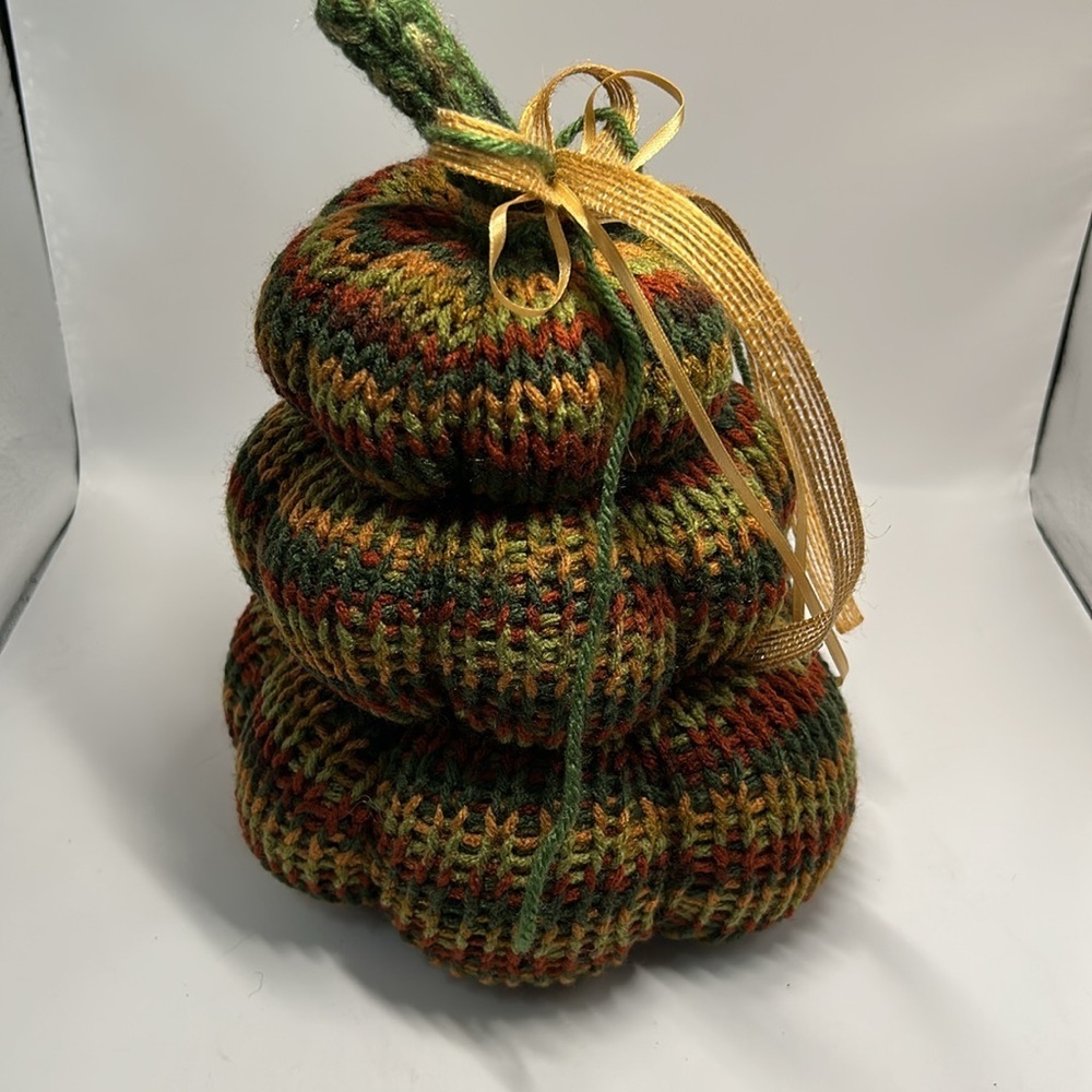 Handmade Multicolor Knit Pumpkin stack - Picture 6 of 10